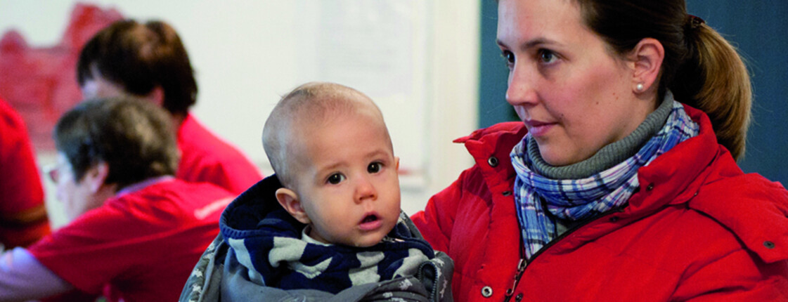 Caritas Wien | Leo Transporter 2012 Mutter mit Kind